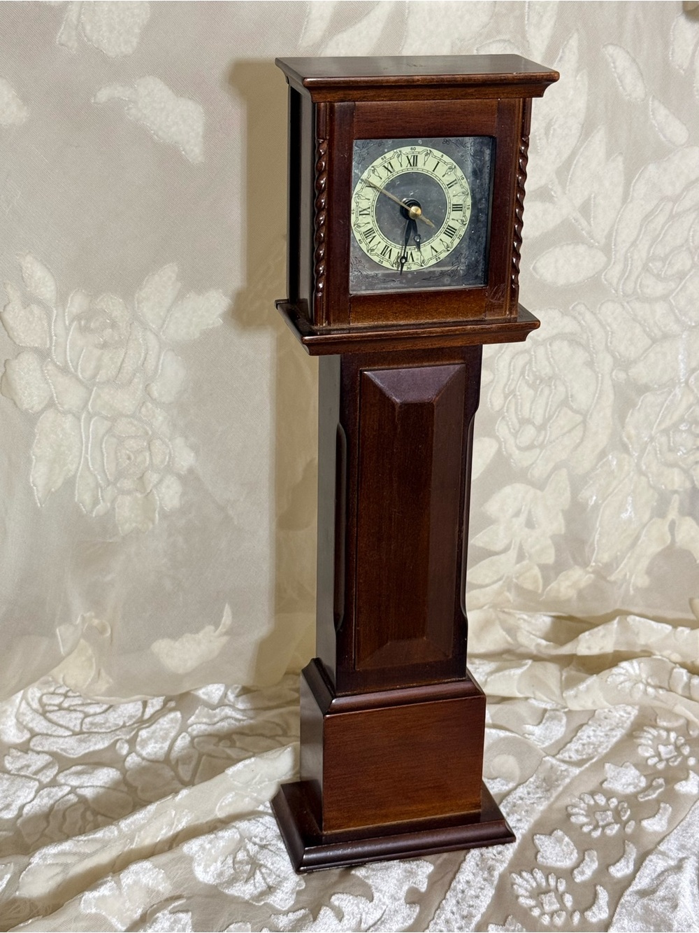 Classic Wooden Mantel Clock Sculpture - Brown